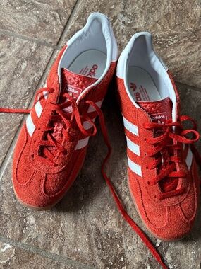 Adidas gazelle women’s shoes size 7.5/38.5